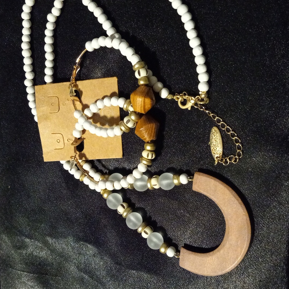 Plunder necklace and earrings - Picture 7 of 7